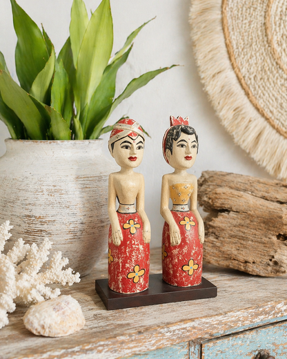 Handcrafted Balinese Couple Statues – Vintage Red & Cream